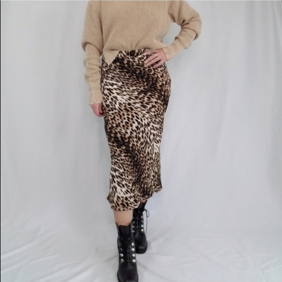 Olivaceous Chic Leopard Print High Waist Midi Skirt - Picture 6 of 6